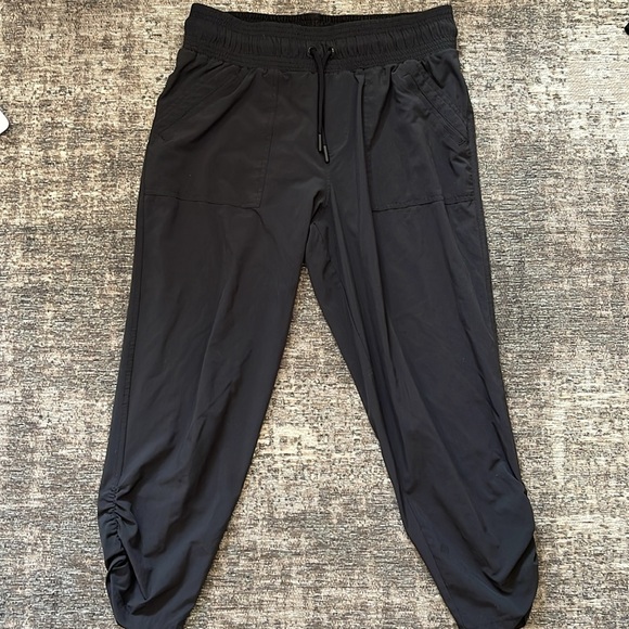 Prana jogging capri length pants with cinch detailing at the bottom - Picture 3 of 4